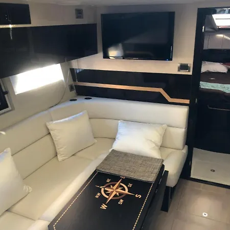 Mat'lo Boat Ботель